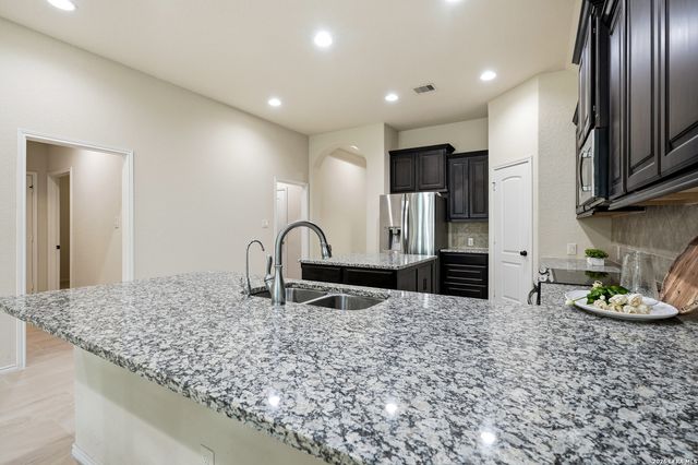 2129 RANGE RD, Seguin, TX 78155