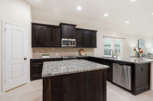 2129 RANGE RD, Seguin, TX 78155