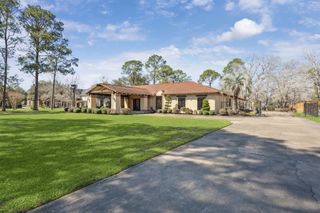 1004 Tall Pines Drive, Friendswood, TX 77546