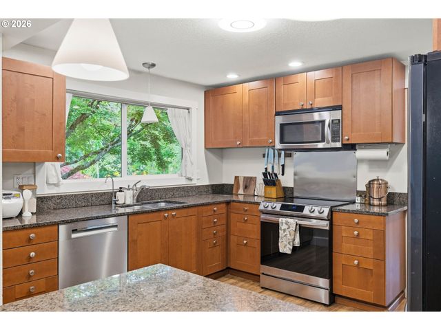 6683 Se CLACKAMAS Rd, Milwaukie, OR 97267