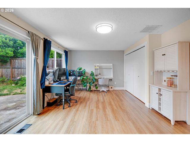 6683 Se CLACKAMAS Rd, Milwaukie, OR 97267
