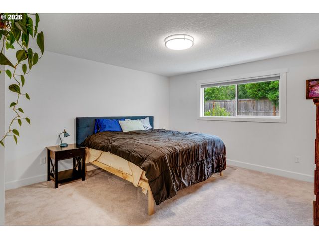 6683 Se CLACKAMAS Rd, Milwaukie, OR 97267