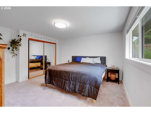 6683 Se CLACKAMAS Rd, Milwaukie, OR 97267