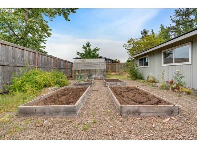 6683 Se CLACKAMAS Rd, Milwaukie, OR 97267