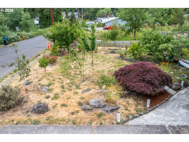 6683 Se CLACKAMAS Rd, Milwaukie, OR 97267