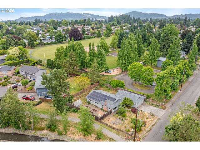 6683 Se CLACKAMAS Rd, Milwaukie, OR 97267