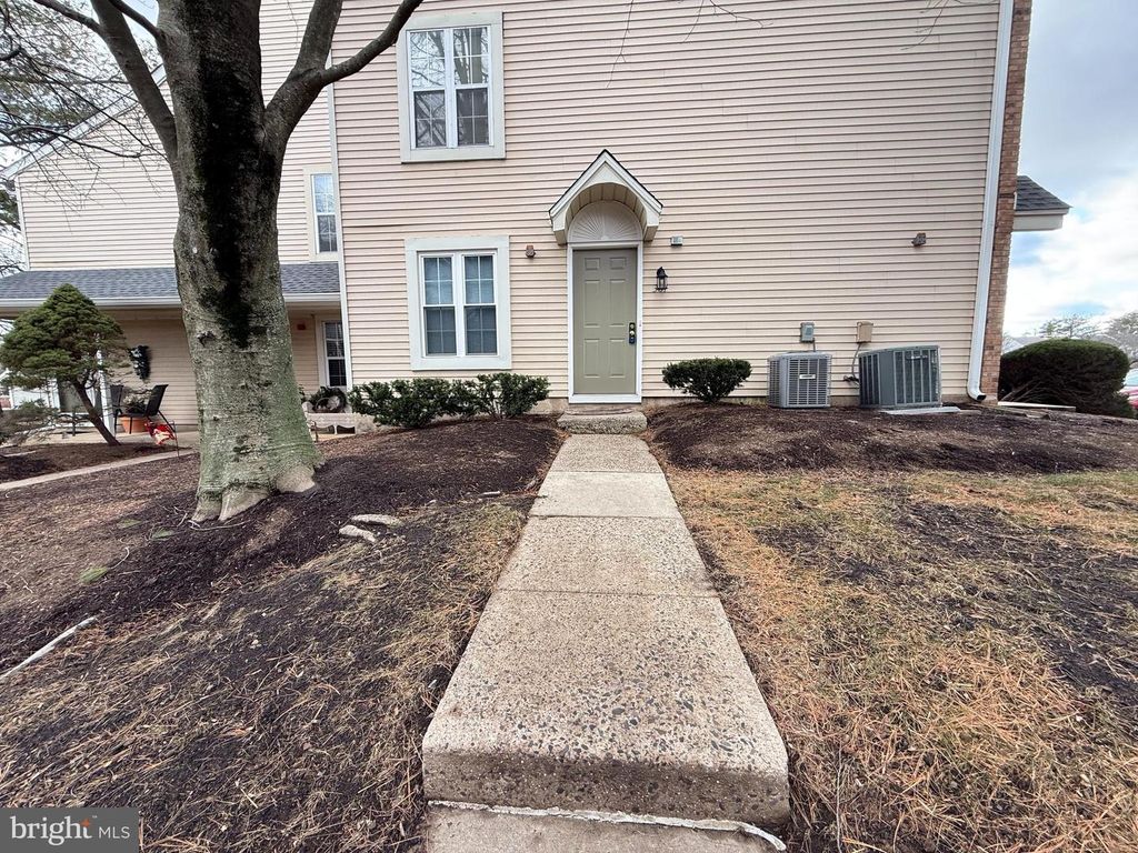 301 SOCIETY PL, Newtown, PA 18940