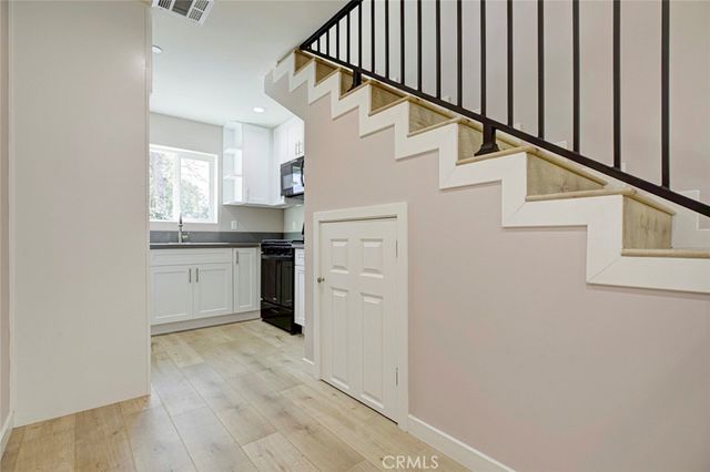 15557 Wyandotte Street, Van Nuys, CA 91406