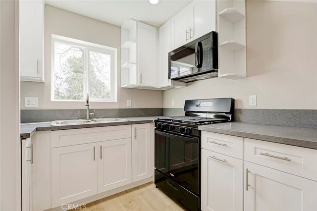 15557 Wyandotte Street, Van Nuys, CA 91406