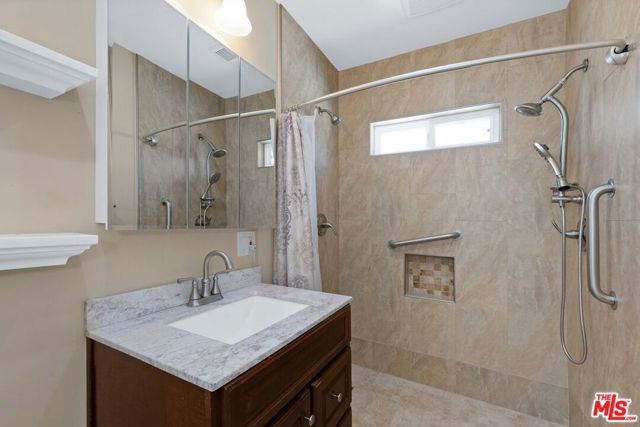 7905 West Boulevard, Inglewood, CA 90305