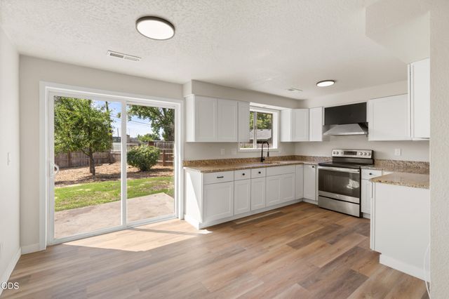 2417 Flanders Street, White City, OR 97503
