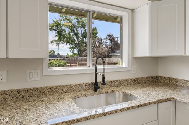 2417 Flanders Street, White City, OR 97503