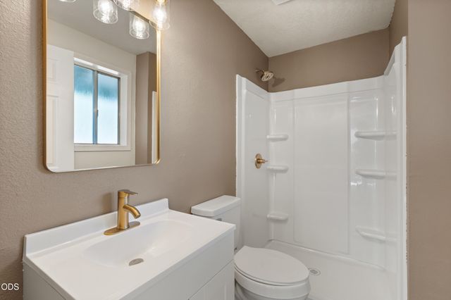 2417 Flanders Street, White City, OR 97503