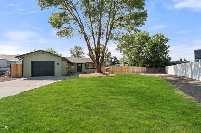 2417 Flanders Street, White City, OR 97503