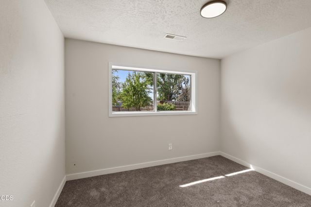2417 Flanders Street, White City, OR 97503
