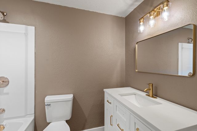2417 Flanders Street, White City, OR 97503