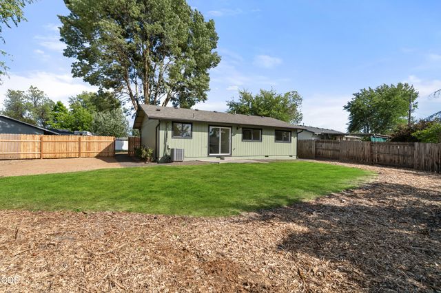 2417 Flanders Street, White City, OR 97503