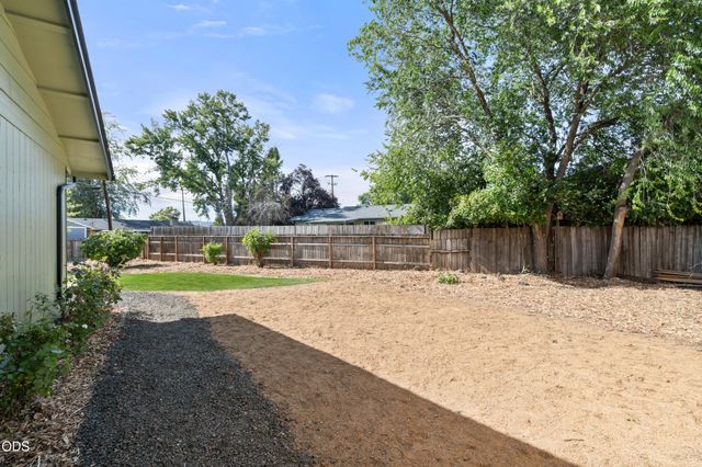 2417 Flanders Street, White City, OR 97503