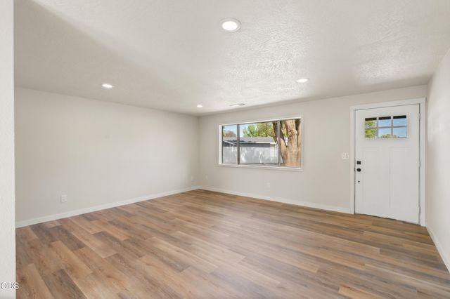 2417 Flanders Street, White City, OR 97503