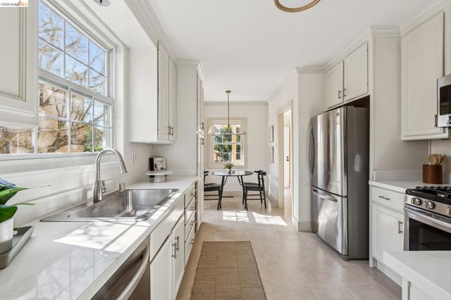 2833 Morgan Avenue, Oakland, CA 94602