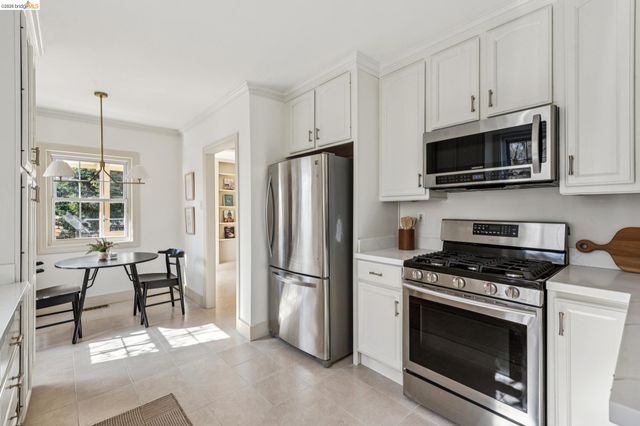 2833 Morgan Avenue, Oakland, CA 94602