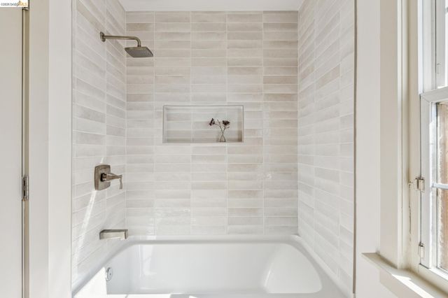 2833 Morgan Avenue, Oakland, CA 94602