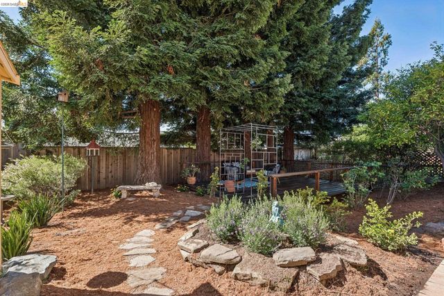 2833 Morgan Avenue, Oakland, CA 94602