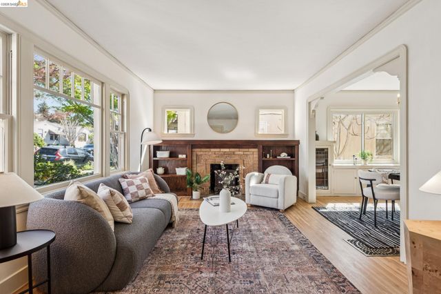 2833 Morgan Avenue, Oakland, CA 94602