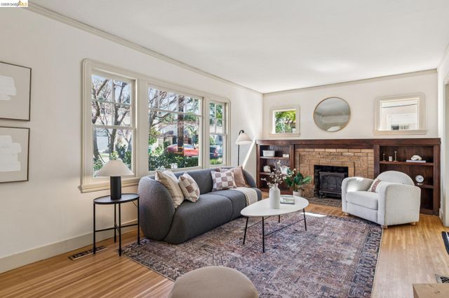 2833 Morgan Avenue, Oakland, CA 94602