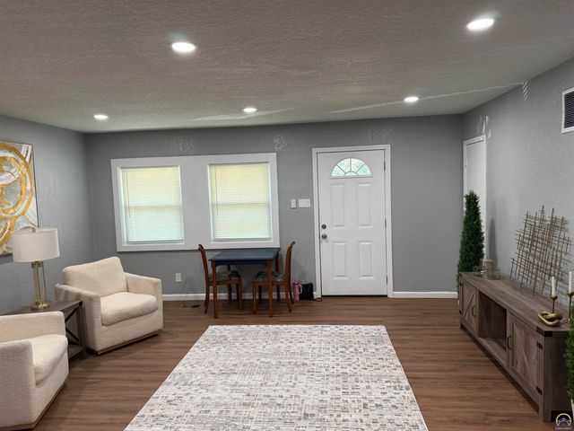 3542 SW Kerry AVE, Topeka, KS 66611