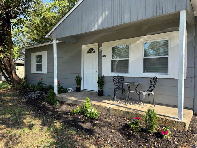 3542 SW Kerry AVE, Topeka, KS 66611