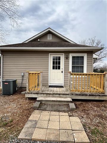 711 South Street, Mount Airy, NC 27030