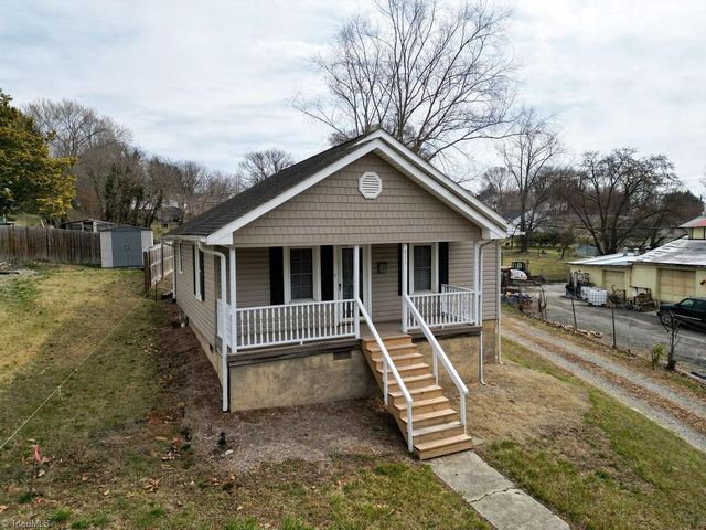 711 South Street, Mount Airy, NC 27030