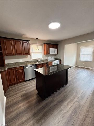 711 South Street, Mount Airy, NC 27030