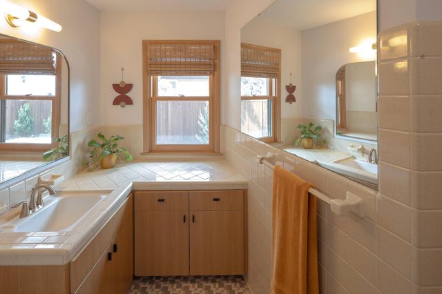 2420 Dunlap Street N, Roseville, MN 55113