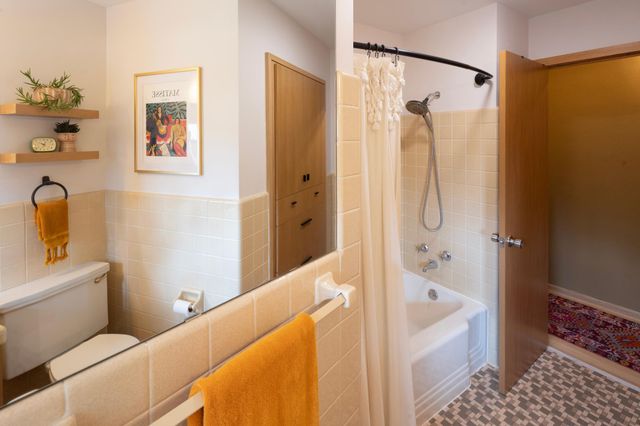 2420 Dunlap Street N, Roseville, MN 55113