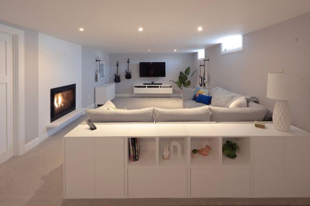 2420 Dunlap Street N, Roseville, MN 55113