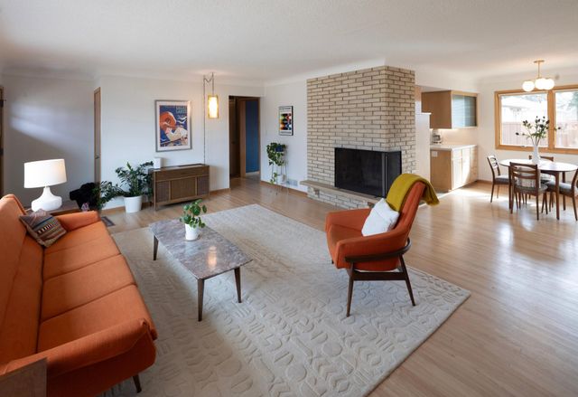 2420 Dunlap Street N, Roseville, MN 55113