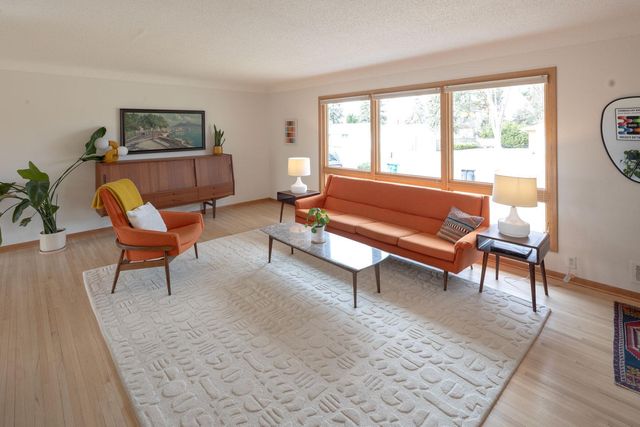 2420 Dunlap Street N, Roseville, MN 55113