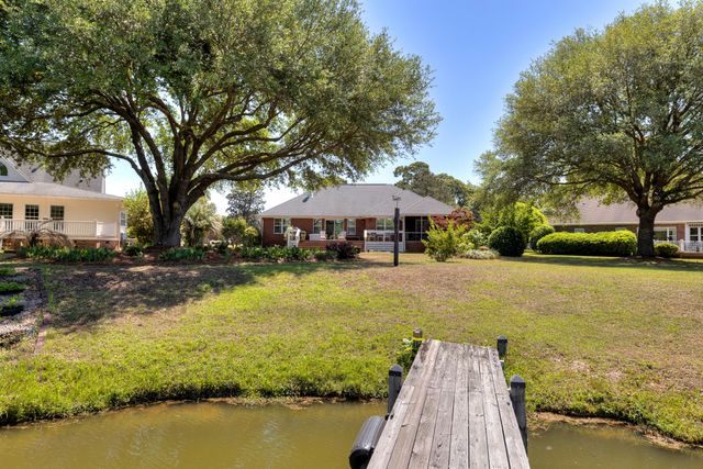 25 Plantation Drive, Manning, SC 29102