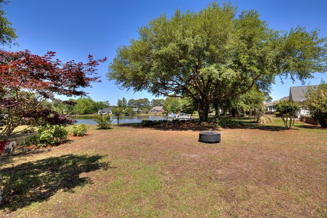 25 Plantation Drive, Manning, SC 29102