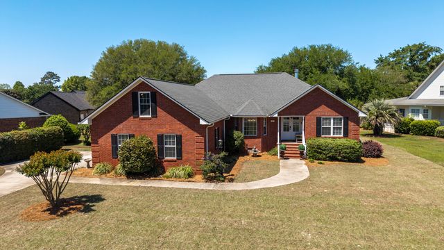 25 Plantation Drive, Manning, SC 29102