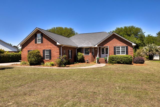 25 Plantation Drive, Manning, SC 29102