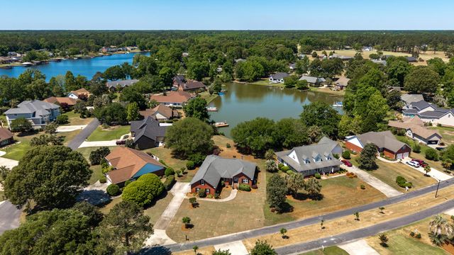 25 Plantation Drive, Manning, SC 29102