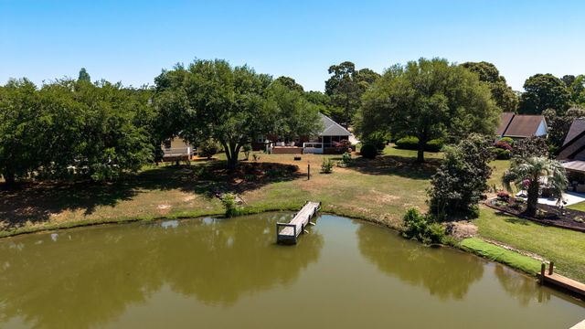 25 Plantation Drive, Manning, SC 29102