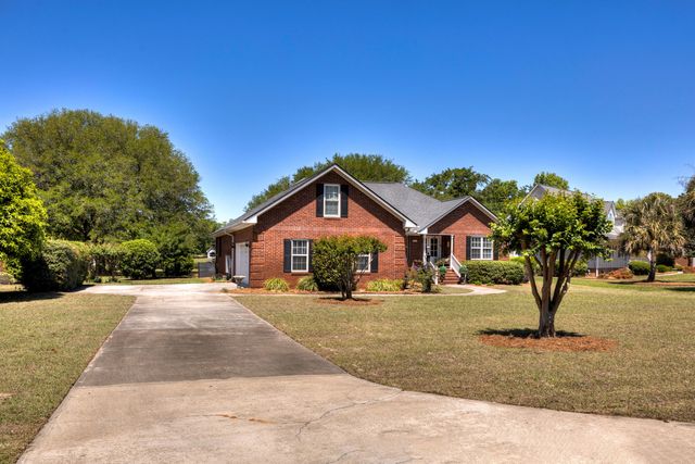 25 Plantation Drive, Manning, SC 29102