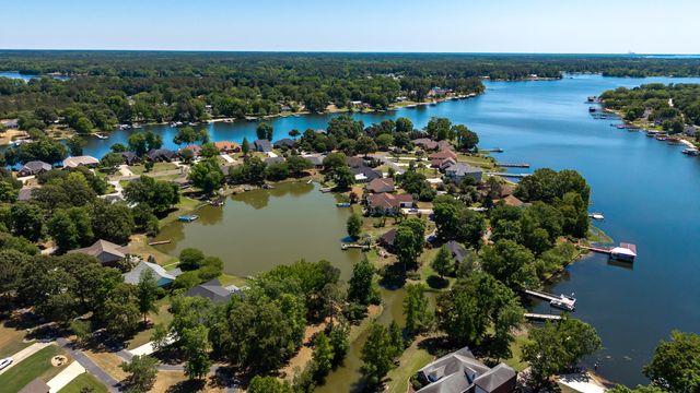 25 Plantation Drive, Manning, SC 29102