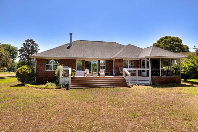 25 Plantation Drive, Manning, SC 29102