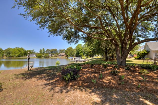 25 Plantation Drive, Manning, SC 29102