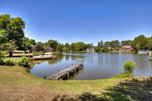 25 Plantation Drive, Manning, SC 29102